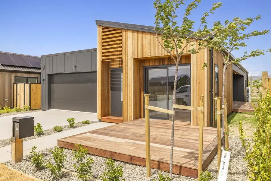 23 Wooing Tree — Timber deck and entry