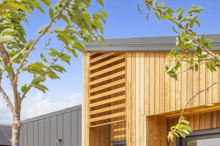 23 Wooing Tree — Timber screen detail