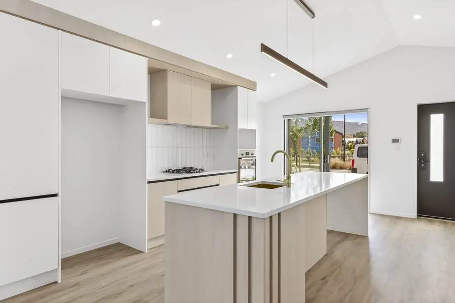 23 Wooing Tree — Kitchen and living