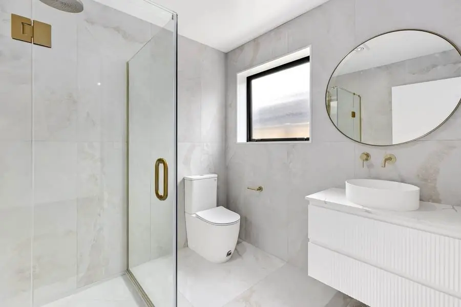 23 Wooing Tree — Ensuite